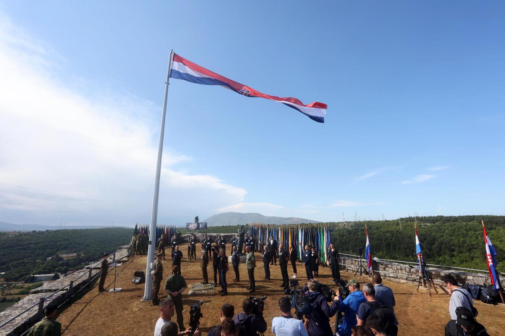 05.08.2021., Knin - Svecani program na tvrdjavi povodom Dana pobjede i domovinske zahvalnosti te Dana hrvatskih branitelja i podizanje zastave Republike Hrvatske na kninskoj tvrdjavi, citanje imena poginulih i nestalih pripadnika u Oluji, minuta sutnje za pale branitelje. Marko Dimic/PIXSELL