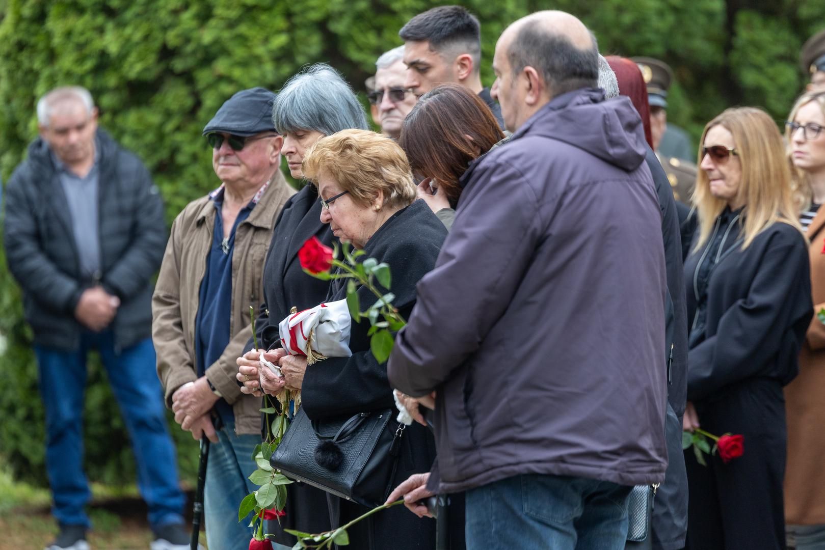 Na Memorijalnom groblju žrtava iz Domovinskog rata u Vukovaru je u subotu bio posljednji ispraćaj i ukop identificiranih posmrtnih ostataka hrvatskog branitelja Stjepana Patka (1942.). 