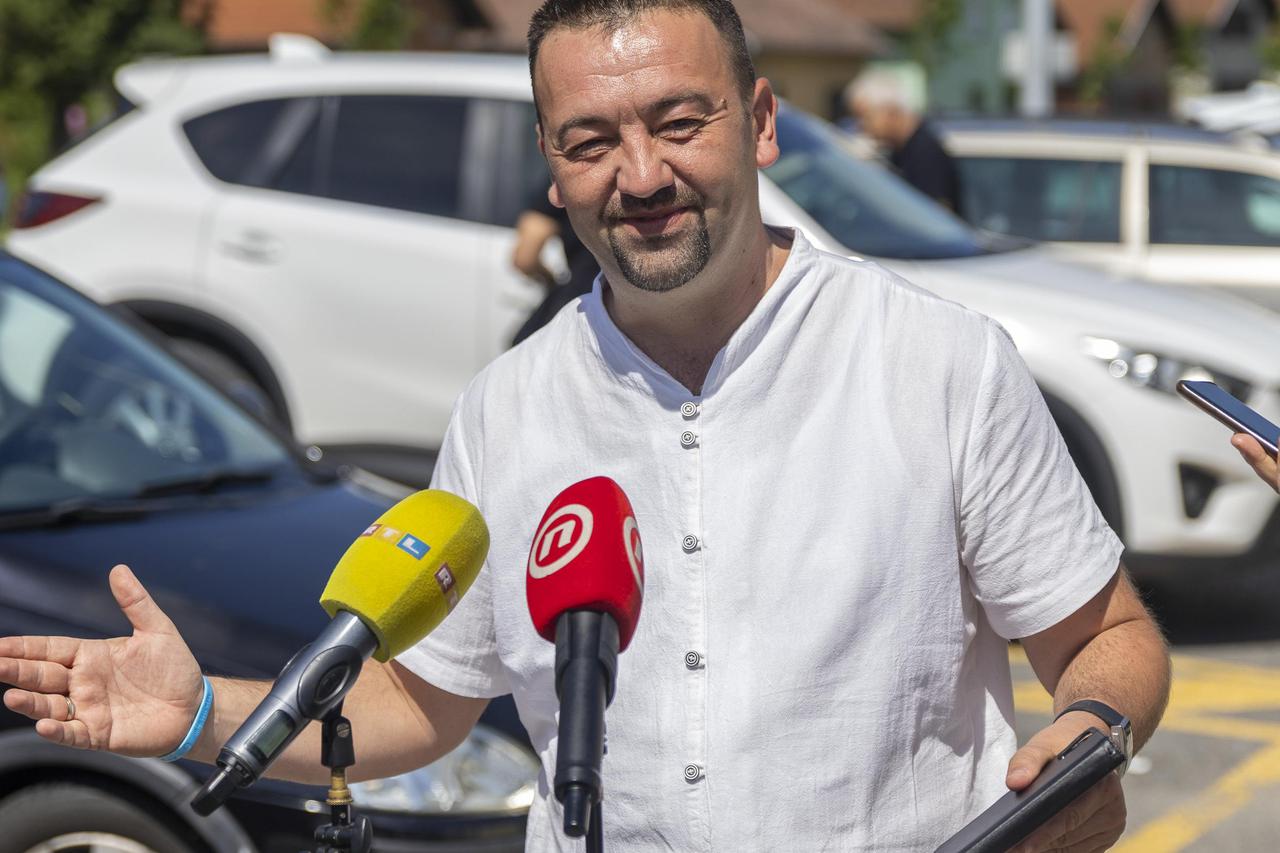Vukovar: Kandidat za gradonačelnika Marijan Pavliček glasovao je u drugom krugu lokalnih izbora