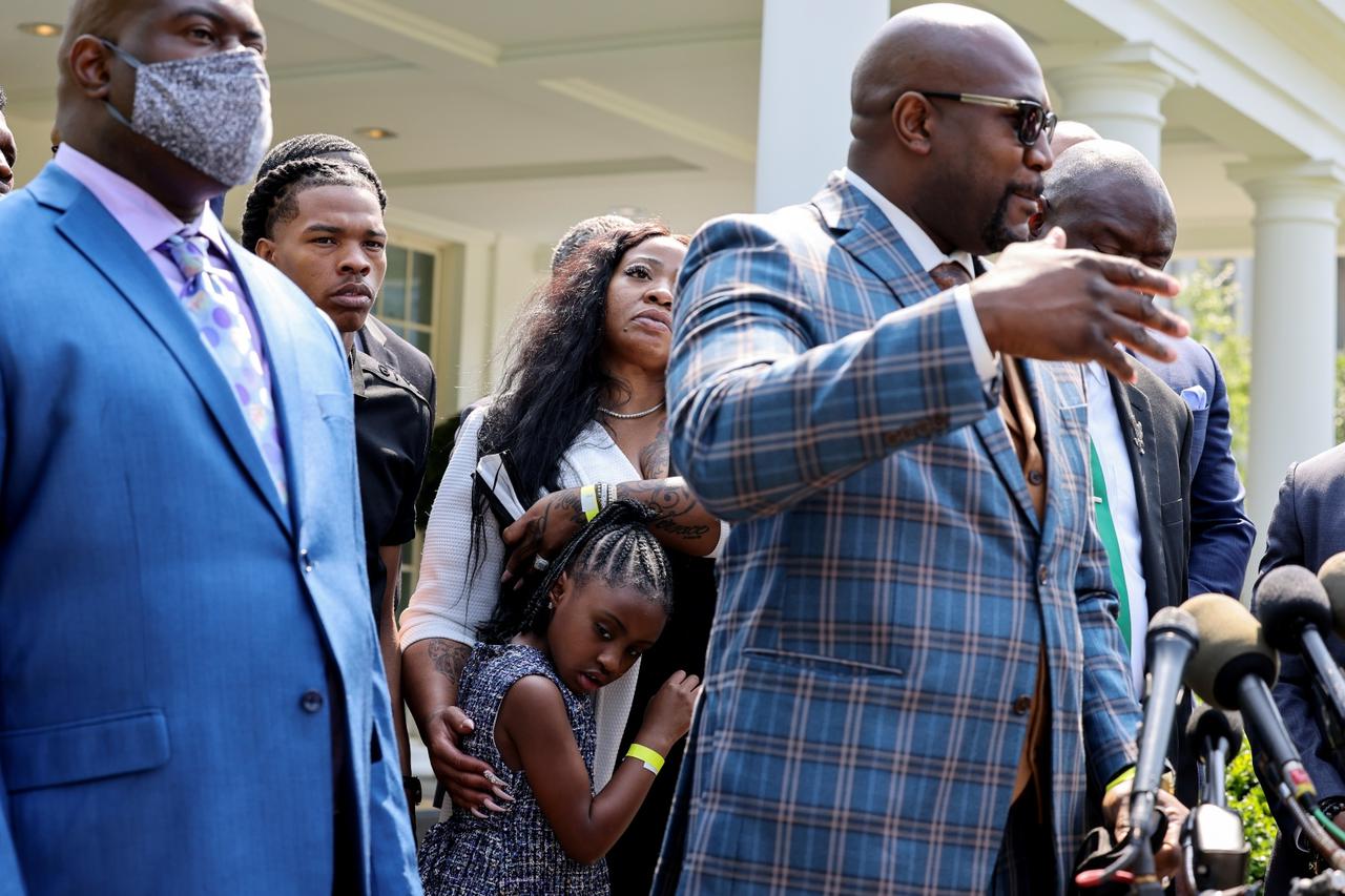 Biden se susreo s nekoliko članova Floydove obitelji u Ovalnom uredu