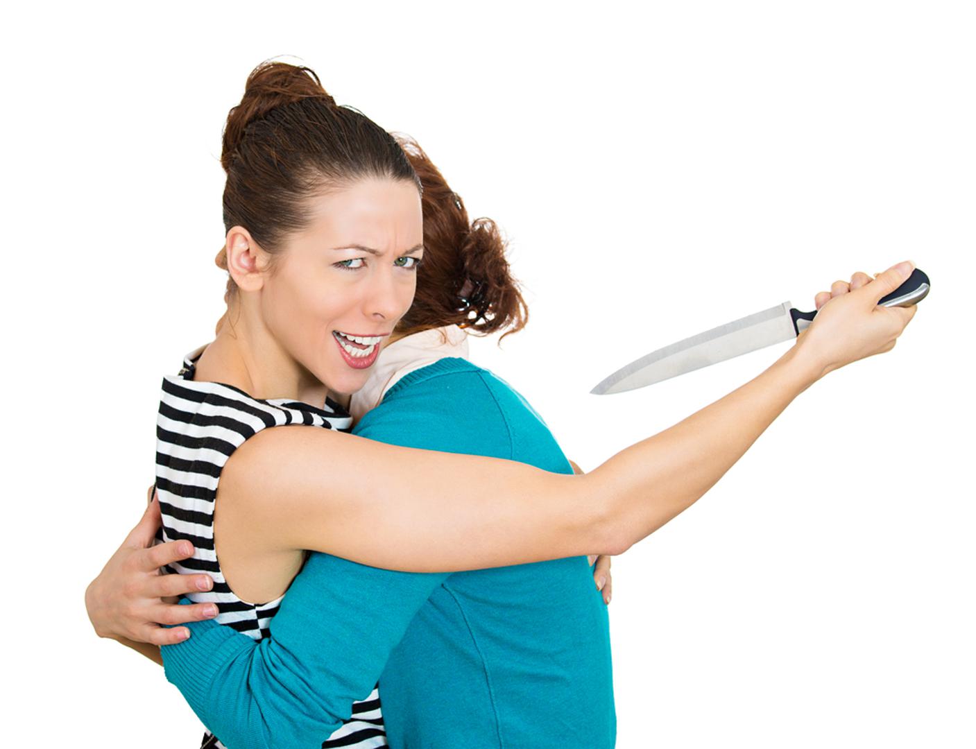 Svi smo se vjerojatno bar ponekad u životu sreli s ljudima koji cilj vide kao planinu i ne zanima ih previše koga će sve preskočiti da stignu do nje. Ambicija sama po sebi nije loša, ali kad se u nju umiješaju ego, strah i potreba za kontrolom, igra postaje opasna. Tada se ne pregovara, ne usporava i ne čeka pravi trenutak nego se ide ravno, pa kud puklo. 