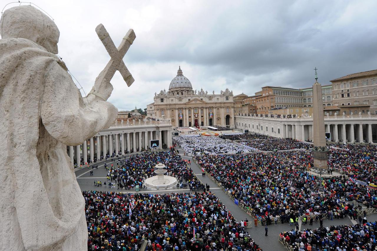 Vatikan: Papa Ivan Pavao II i Ivan XXIII od danas postaju sveci