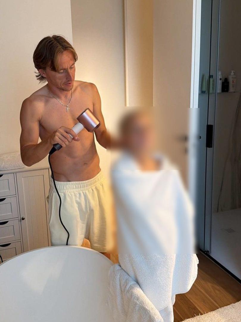 Iako je na terenu neustrašiv borac i jedan od najboljih veznjaka svih vremena, Luka Modrić u privatnom je životu prije svega posvećen suprug i otac. To je još jednom dokazao emotivnom objavom na društvenim mrežama, kojom je obilježio poseban dan u svojoj obitelji. Kapetan hrvatske nogometne reprezentacije proslavio je rođendan svoje najmlađe kćeri Sofije, koja je rođena 2017. godine.