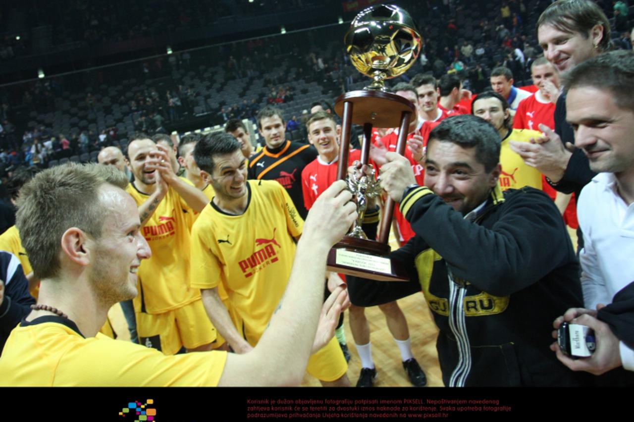 '26.12.2011., Split - Deseti memorijalni turnir Dino Petrinovic, poznatiji kao Cetiri kafica, u Spaladium Areni Finale Vanilla - Tropic zavrsilo je pobjedom ekipe Vanille 1:0. Strijelac Ivan Rakitic. 