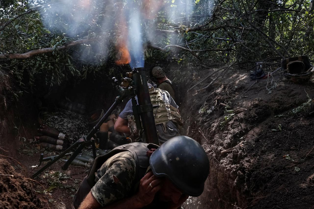 Ukrainian servicemen fire mortar on front line in Donetsk region