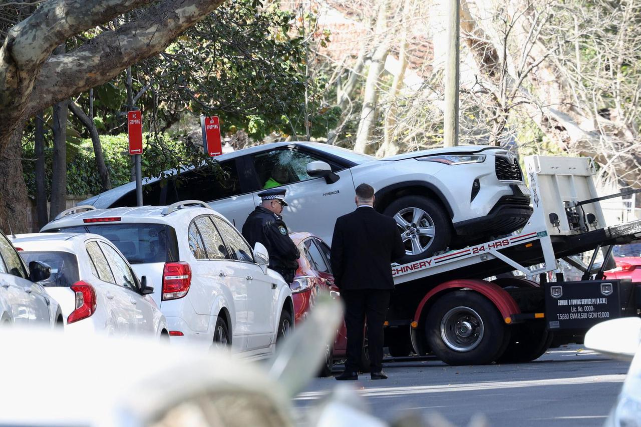 Car crashes into Russian consulate in Sydney