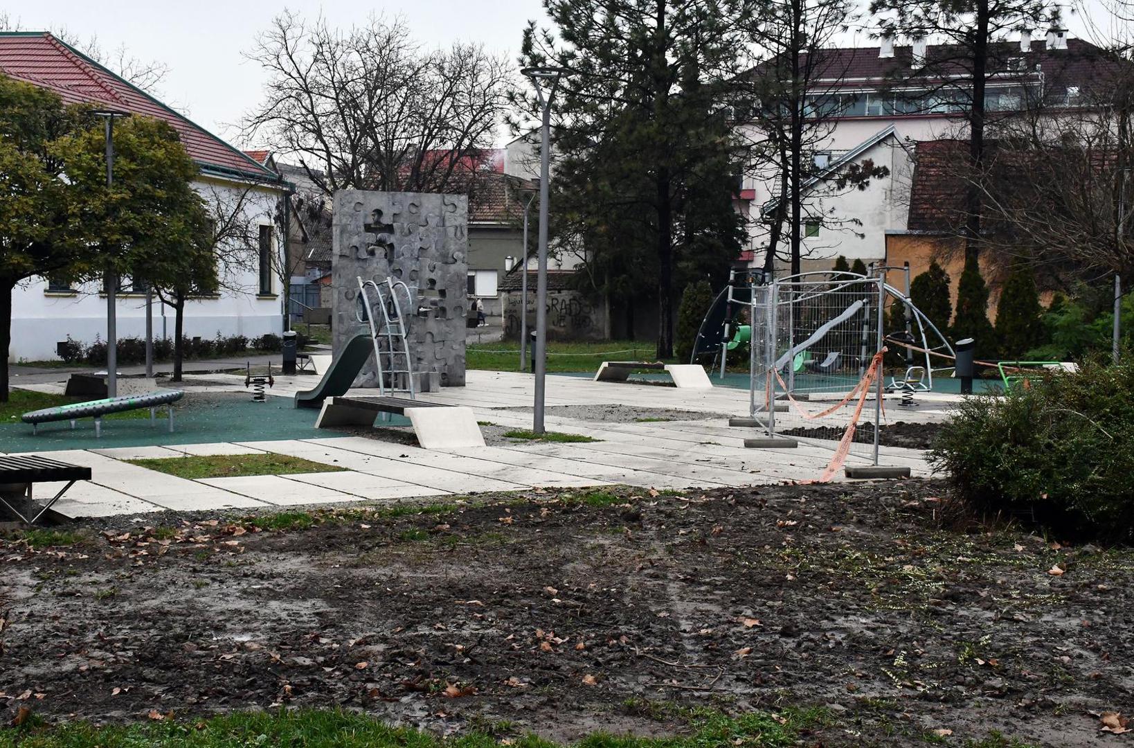 26.11.2021., Slavonski Brod -  ​U tijeku su r​adovi ​na ​izgradnji​ memorijalnog parka uz spomenik stradaloj djeci u Domovinskom ratu.