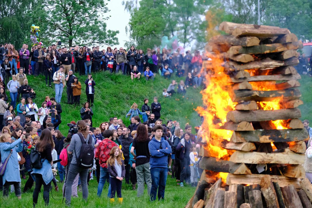 Zagreb: Na Savskom nasipu održani Trnjanski kresovi