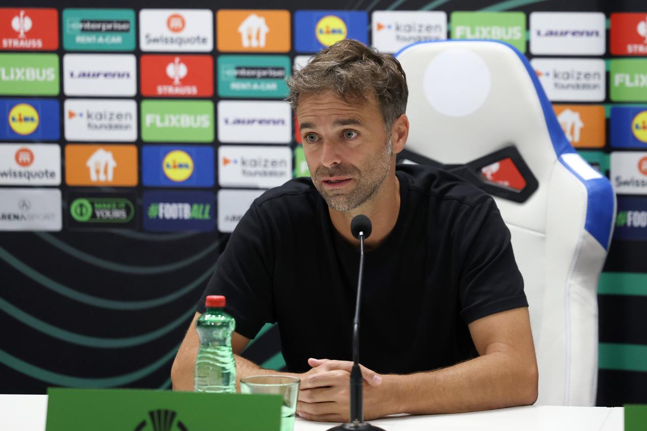 Konferencija za medije nakon utakmice Hajduka i Ajaxa