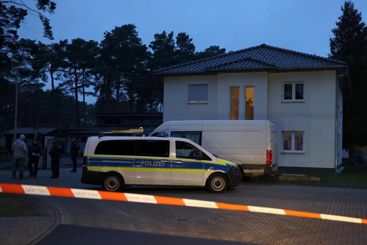 German police find five dead from shooting and stabbing