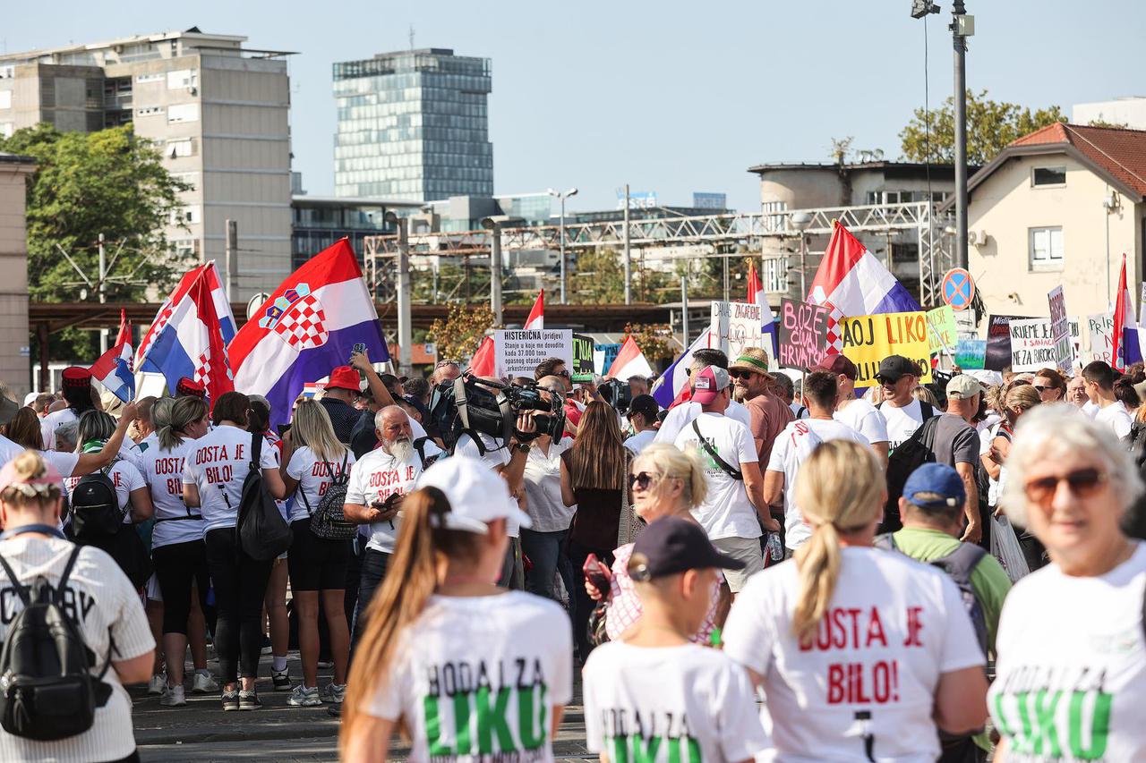 Gradonačelnik Otočca Goran Bukovac došao u Zagreb na prosvjed građanske inicijative "Gospić je naš dom"
