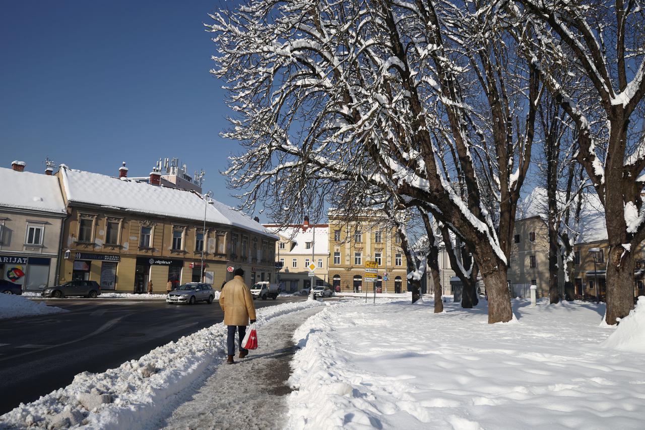 Karlovac: Grad prekriven snijegom
