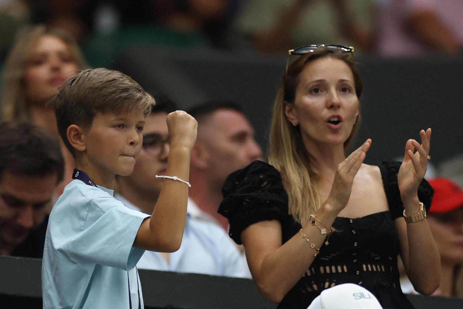 Jasno, mnoge zanima i njegov privatni život te brak s Jelenom s kojom ima dvoje djece - Stefana i Taru.