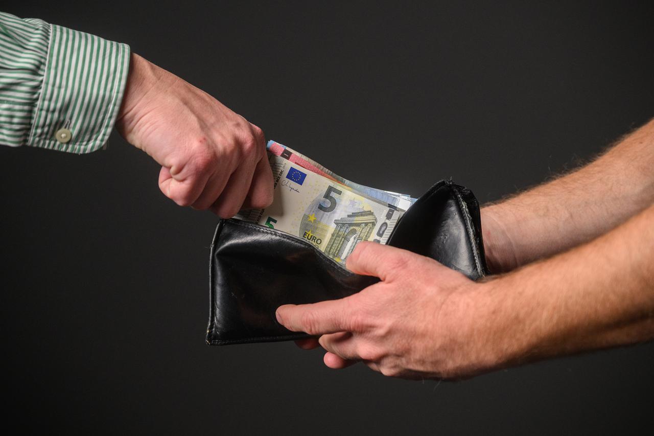 Uvođenje eura dovelo je do poskupljenja što su mnogi poslovni subjekti iskoristili