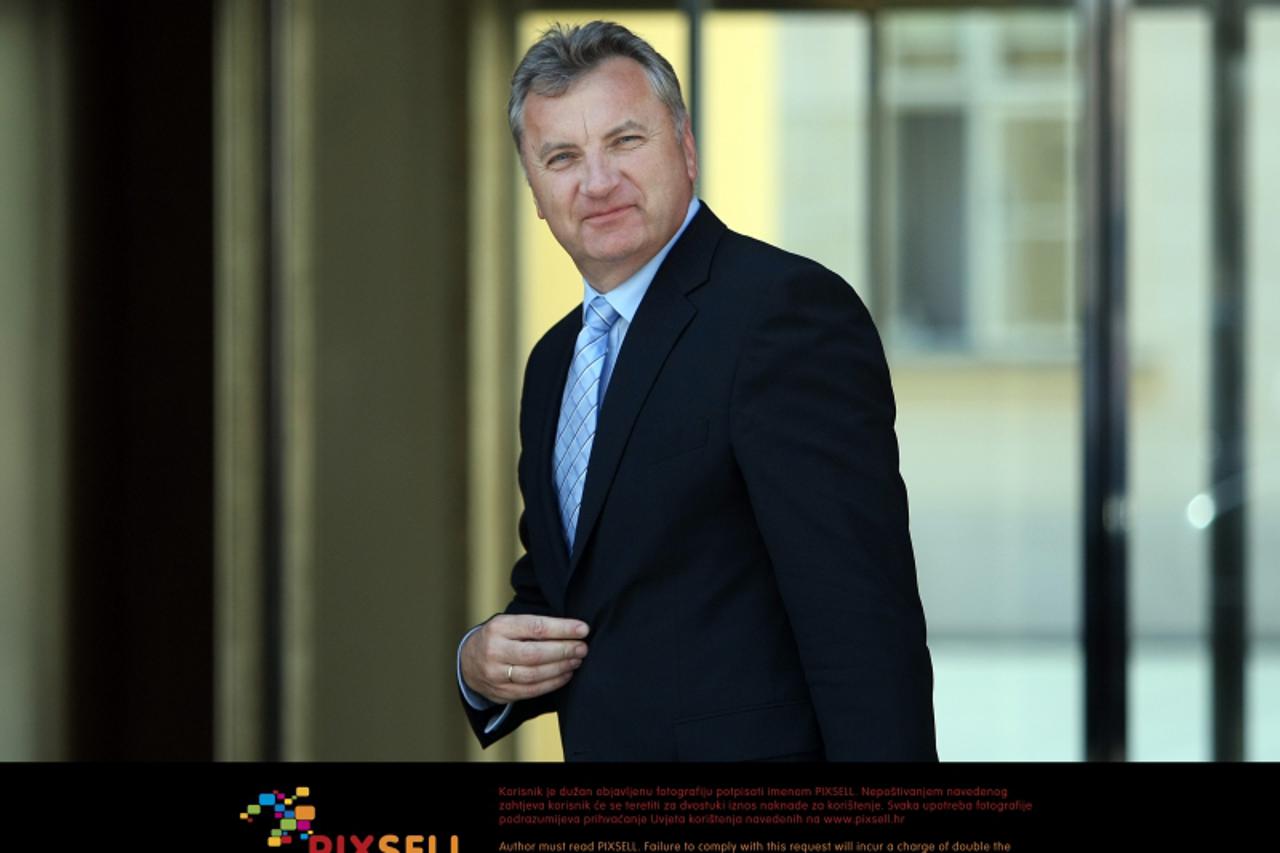 '16.06.2011., Trg svetog Marka 2, Vlada RH, Zagreb - Dolazak ministara u Banske dvore na 134. sjednicu Vlade Republike Hrvatske. Djuro Popijac. Photo: Sanjin Strukic/PIXSELL'