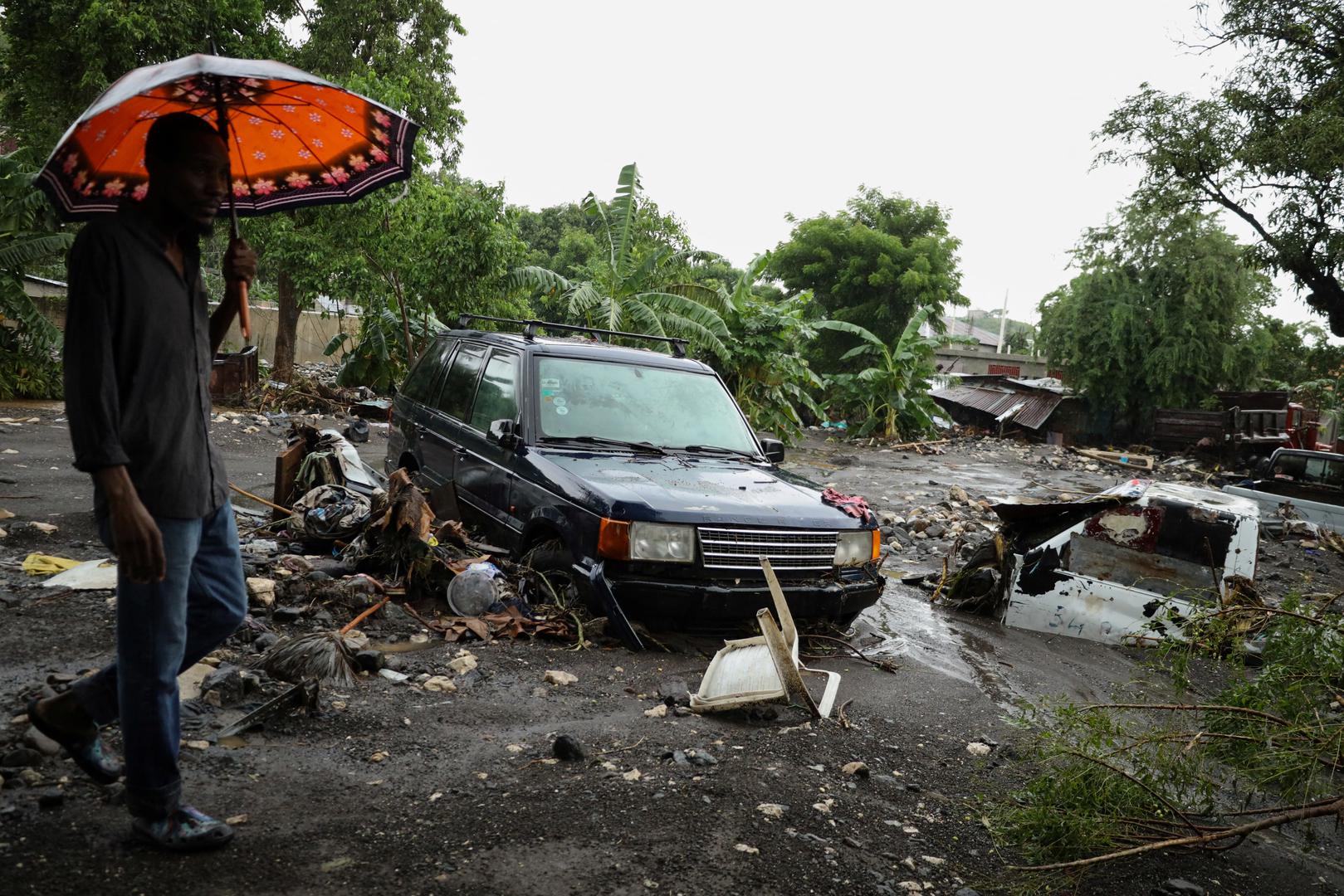 Melissa je u utorak udarila na jugozapadnu obalu Jamajke kao uragan 5. kategorije - jedan od najjačih ikad zabilježenih na Atlantiku, prema NHC-u. Na Haitiju su bujične kiše izazvale poplave i klizišta iako oluja nije stigla do kopna. S oko 20 nestalih, očekuje se da će broj poginulih dodatno porasti. Kuba je doživjela poplave i klizišta, dok je na Bahamima oko 1500 ljudi evakuirano sa šest otoka prije nego što je Melissa udarila.