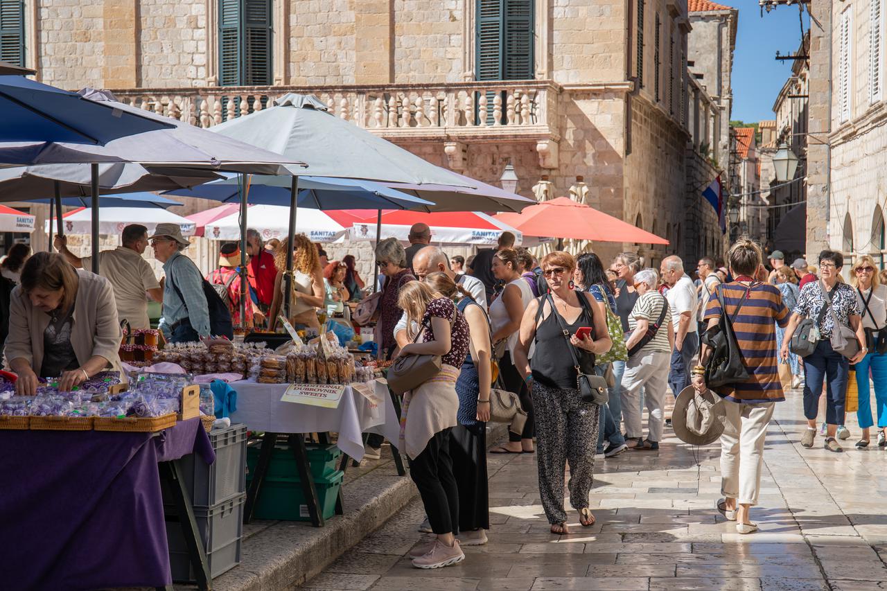 Dubrovnik: Velik broj turista unutar povijesne jezgre