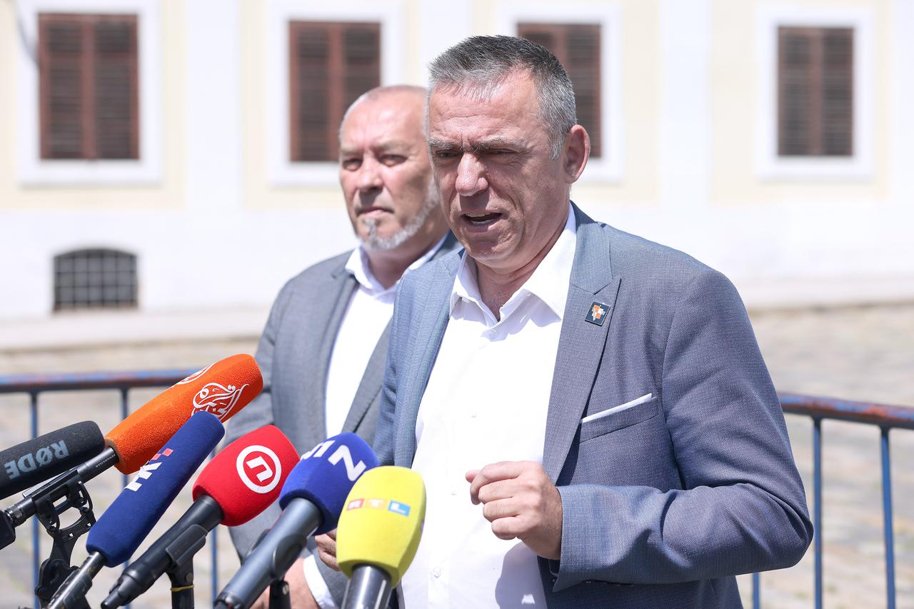 Zagreb: Izjava Stipe Mlinarića prije sastanka vladajuće većine