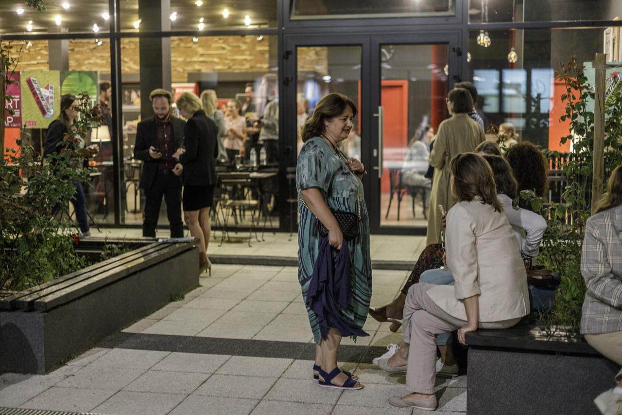 Zagreb: Kazalište KNAP otvara sezonu komedijom „Kod kuće je najgore“