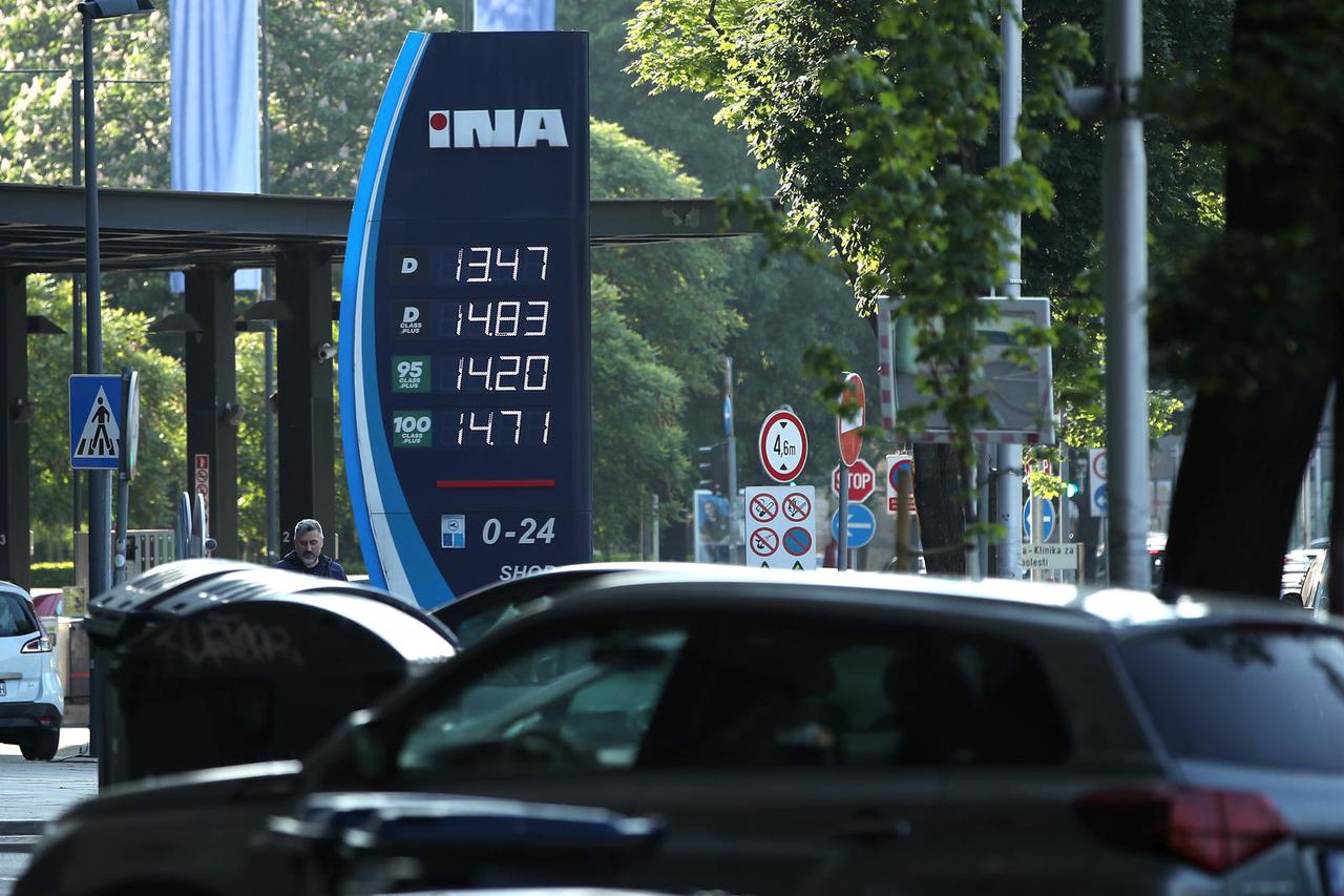 Od ponoći drastično poskupjelo gorivo