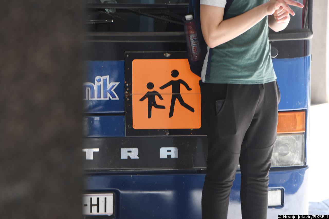 Ilustracija za prijevoz školske djece autobusom