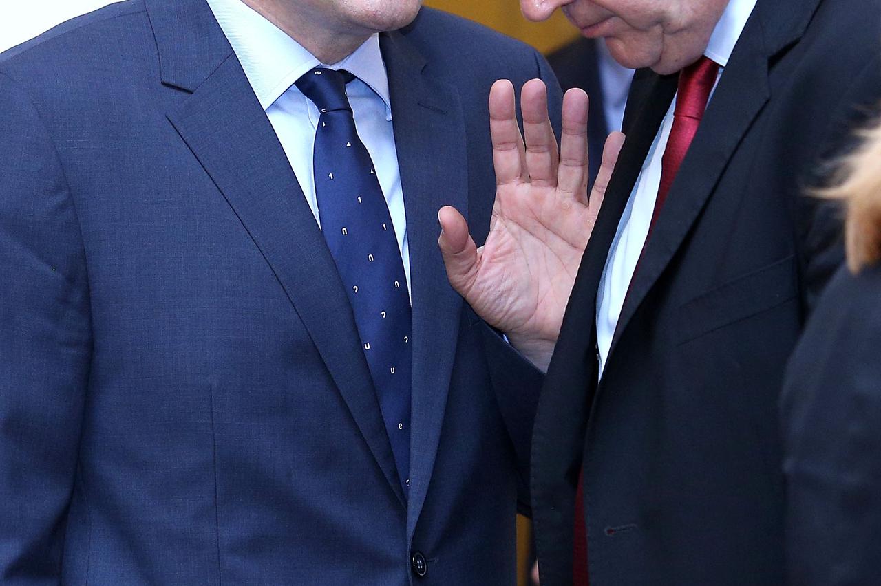 03.06.2015., Zagreb - U Banskim dvorima odrzana je redovita sjednica Vlade RH na kojoj su, uz ostalo, donesene odluke o koncesijama za eksploataciju nafte. Orsat Miljenic, Ranko Ostojic.  Photo: Patrik Macek/PIXSELL