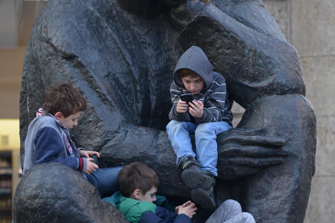 20.03.2015., Zagreb -  Djecja igra na spomeniku Nikoli Tesli.  Photo: Marko Lukunic/PIXSELL