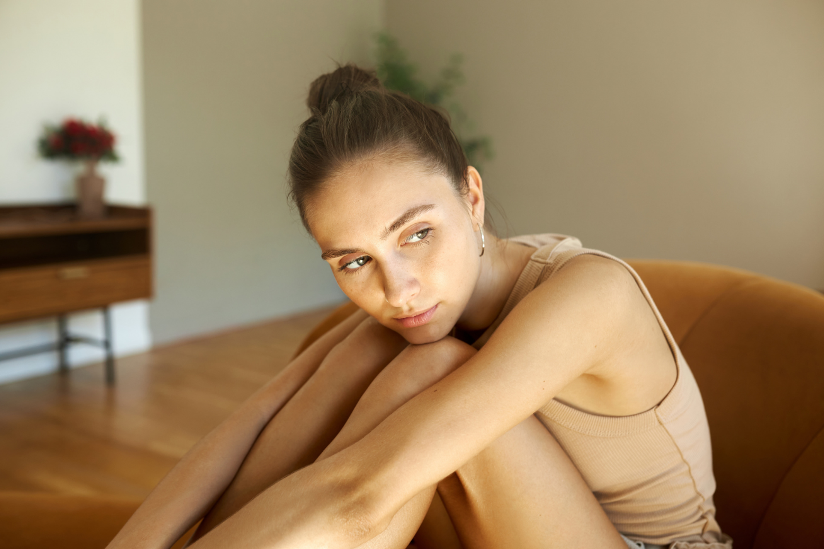 Srijeda donosi energiju usmjerenu na detalje i ravnotežu, no astrološki utjecaji upozoravaju na napetost. Izazovni aspekti s Marsom potiču ishitrene zaključke, stoga zvijezde nagrađuju staloženost, disciplinu i promišljene odluke. Impulzivnost se danas ne isplati. U ljubavi, poslu i financijama, strpljenje i pametna komunikacija vaši su najjači saveznici za uspjeh, prenosi Astrology Cafe. 