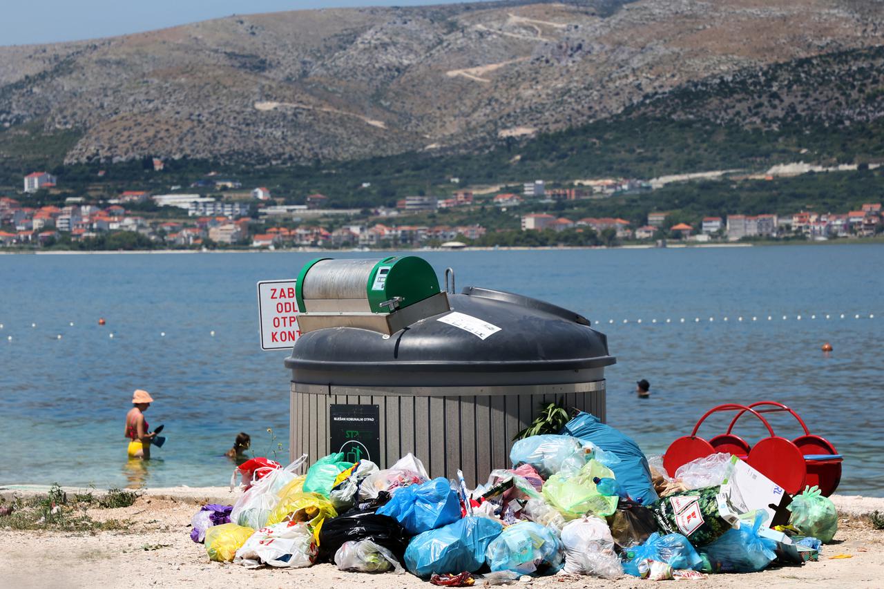 Trogir: Smeće prvi red do mora, mini deponiji na Čiovu