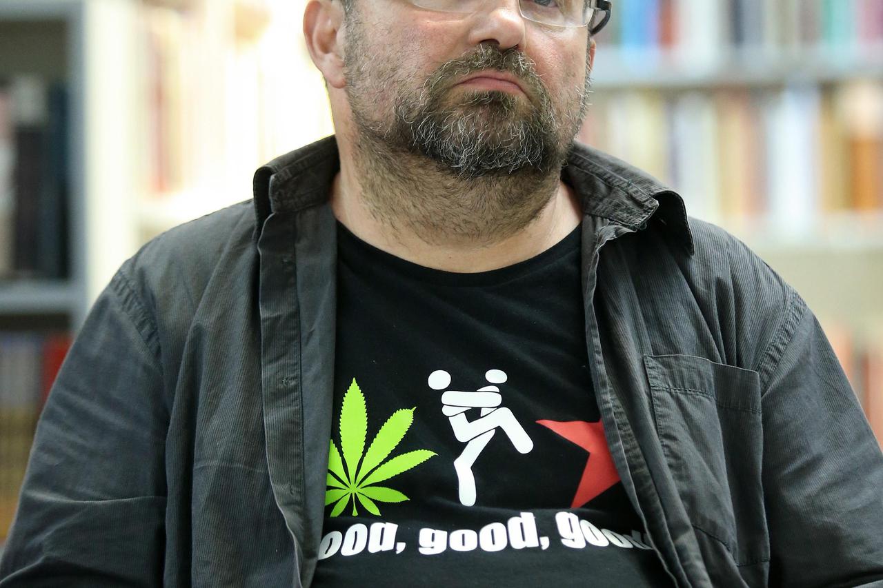 30.05.2016., Zagreb - Razgovor o tabuima u knjizevnosti u knjiznici Bogdana Ogrizovica, sudjelovali su knjizevnici Asja Bakic, Zoran Feric, Faruk Sehic i Rumena Buzarovska. Photo: Petar Glebov/PIXSELL