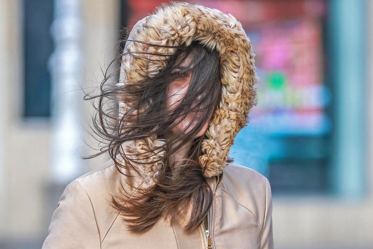 Vjetrovita gradska svakodnevica u središtu Zagreba