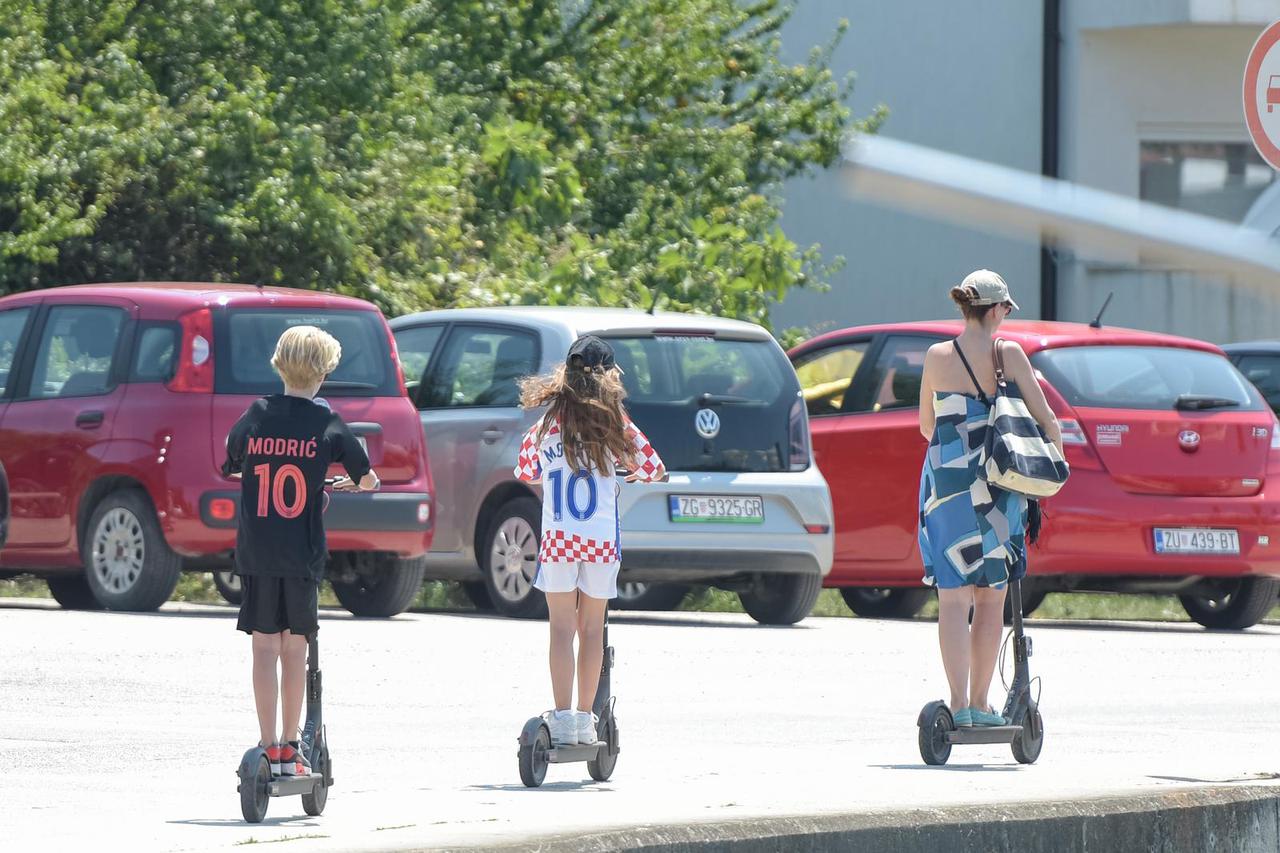Zadar: Na nekoliko lokacija u gradu mogu se iznajmiti električni romobili