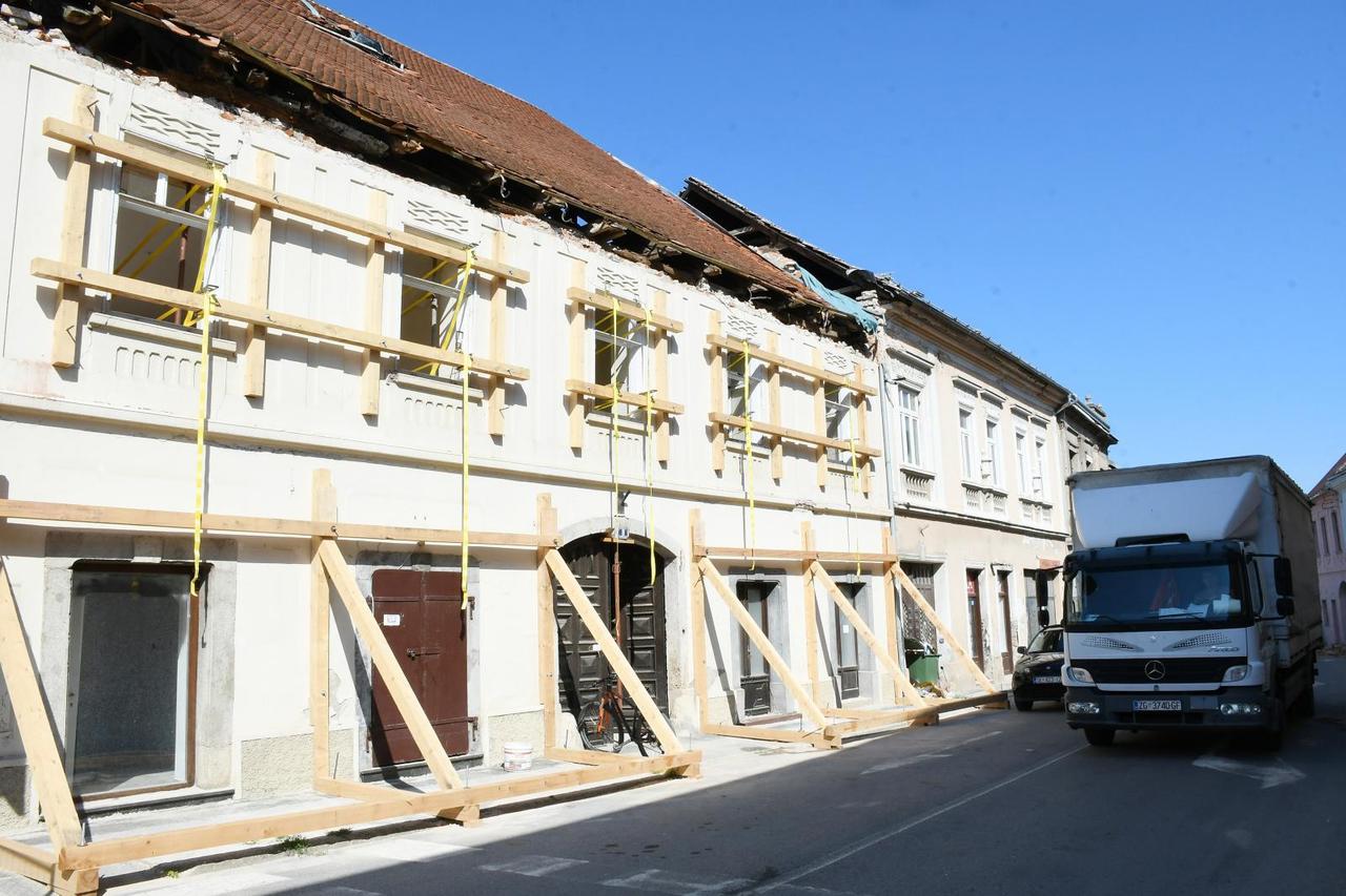Petrinjci su ljuti zbog spore obnove centra grada nakon potresa