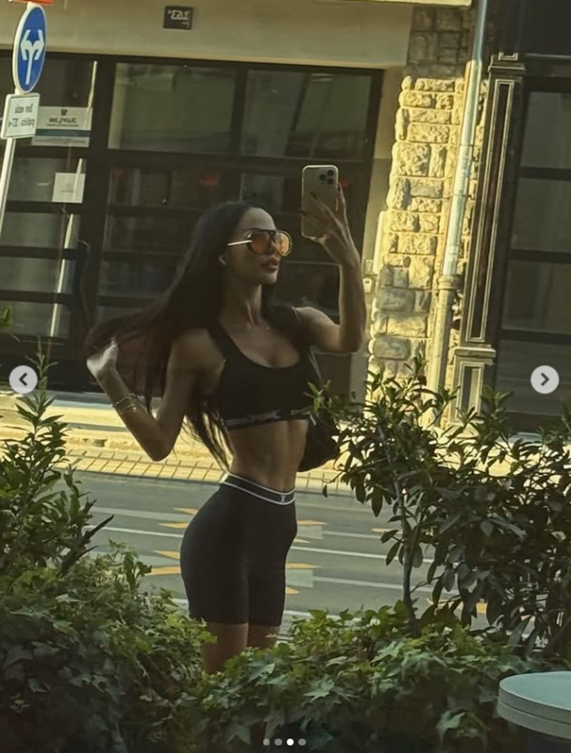 Samo na Instagramu prati je 100.000 ljudi. 