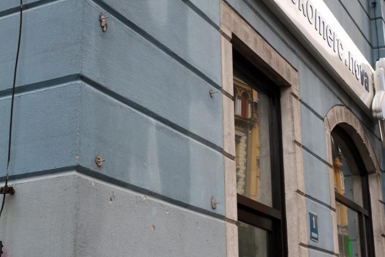 rijeka,razbijena poča,ćirilica,ćirilična ploča