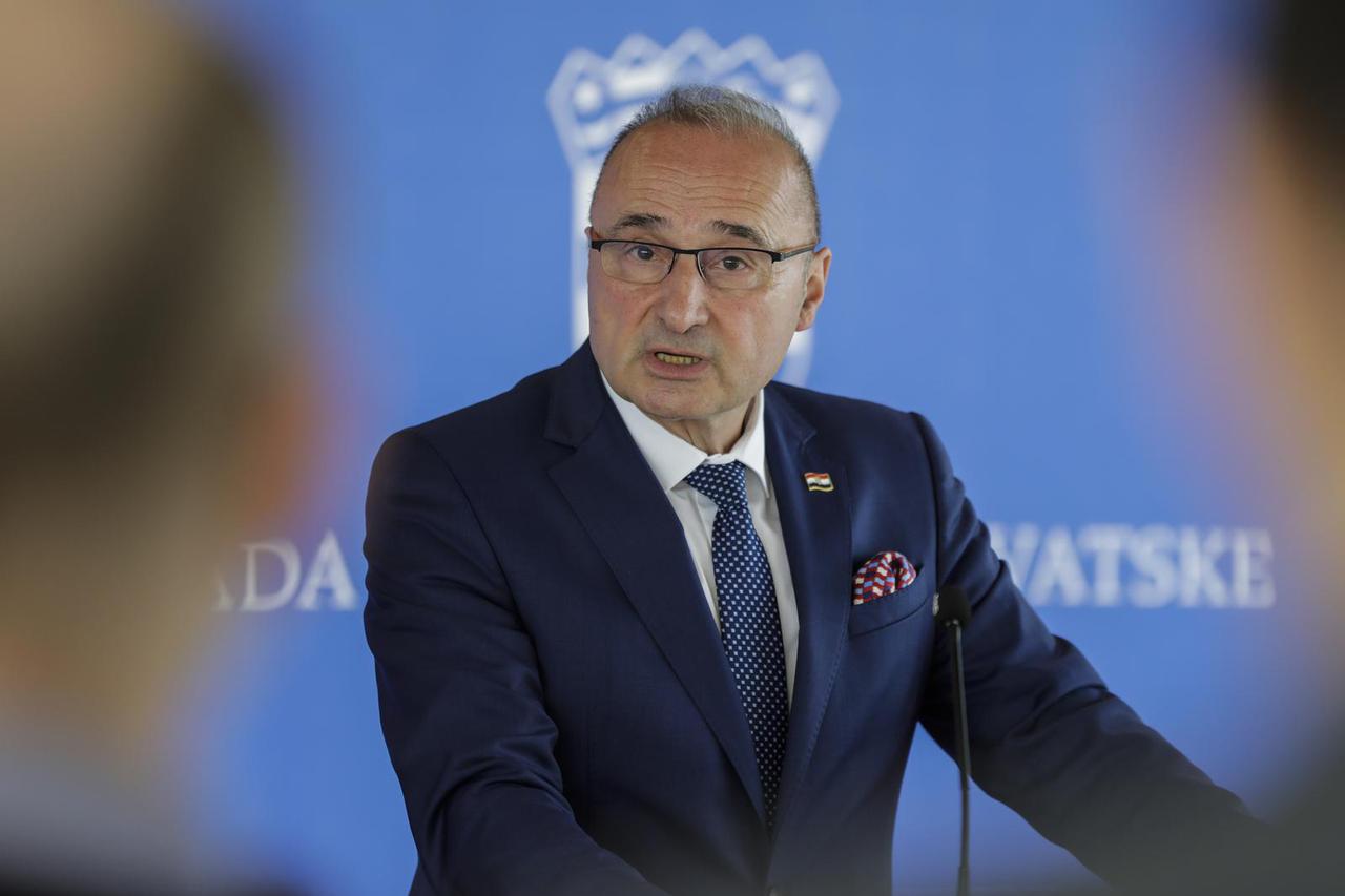 Zagreb: Gordan Grlić Radman dao izjavu uoči početka sjednice Vlade
