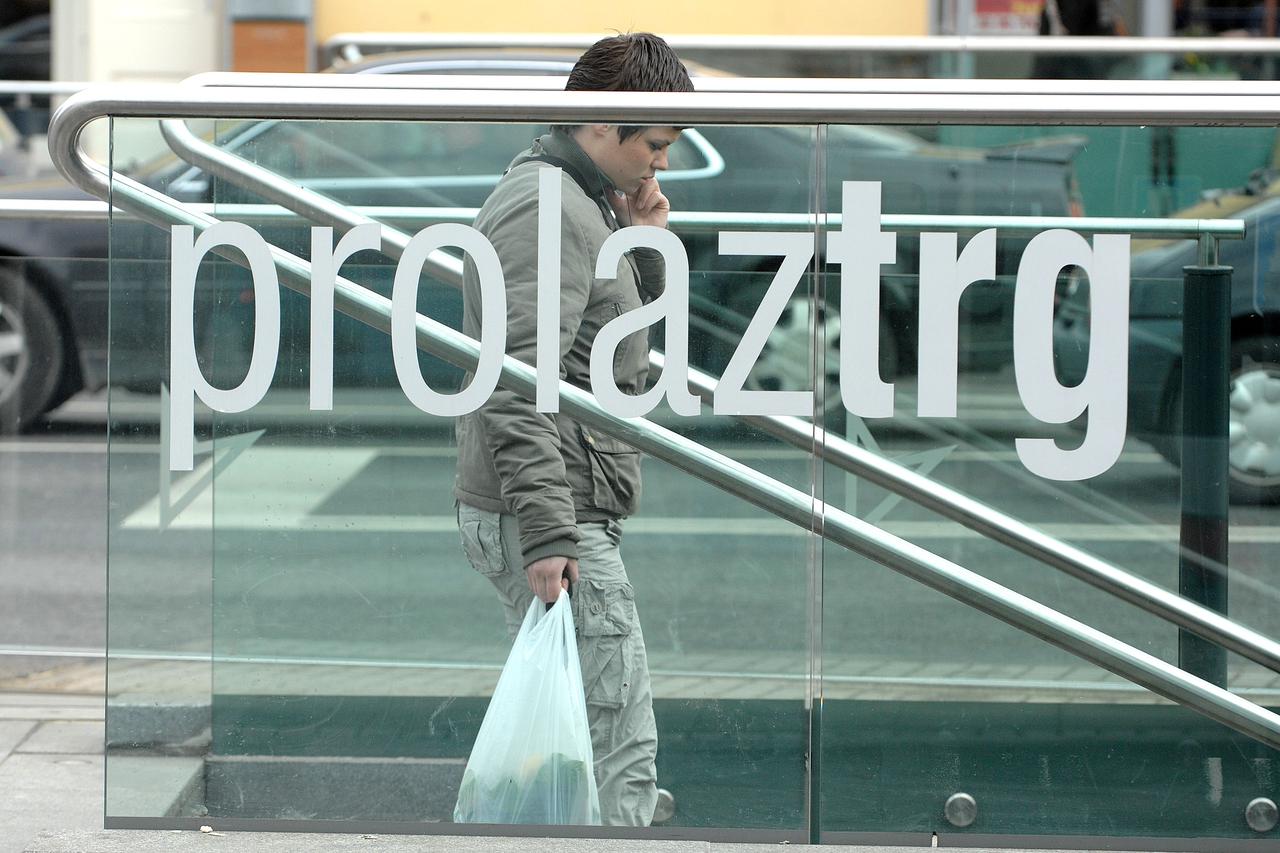 Zagreb: Potpisivanje peticije za ponovno postavljanje zebre na Kvaternikovom trgu
