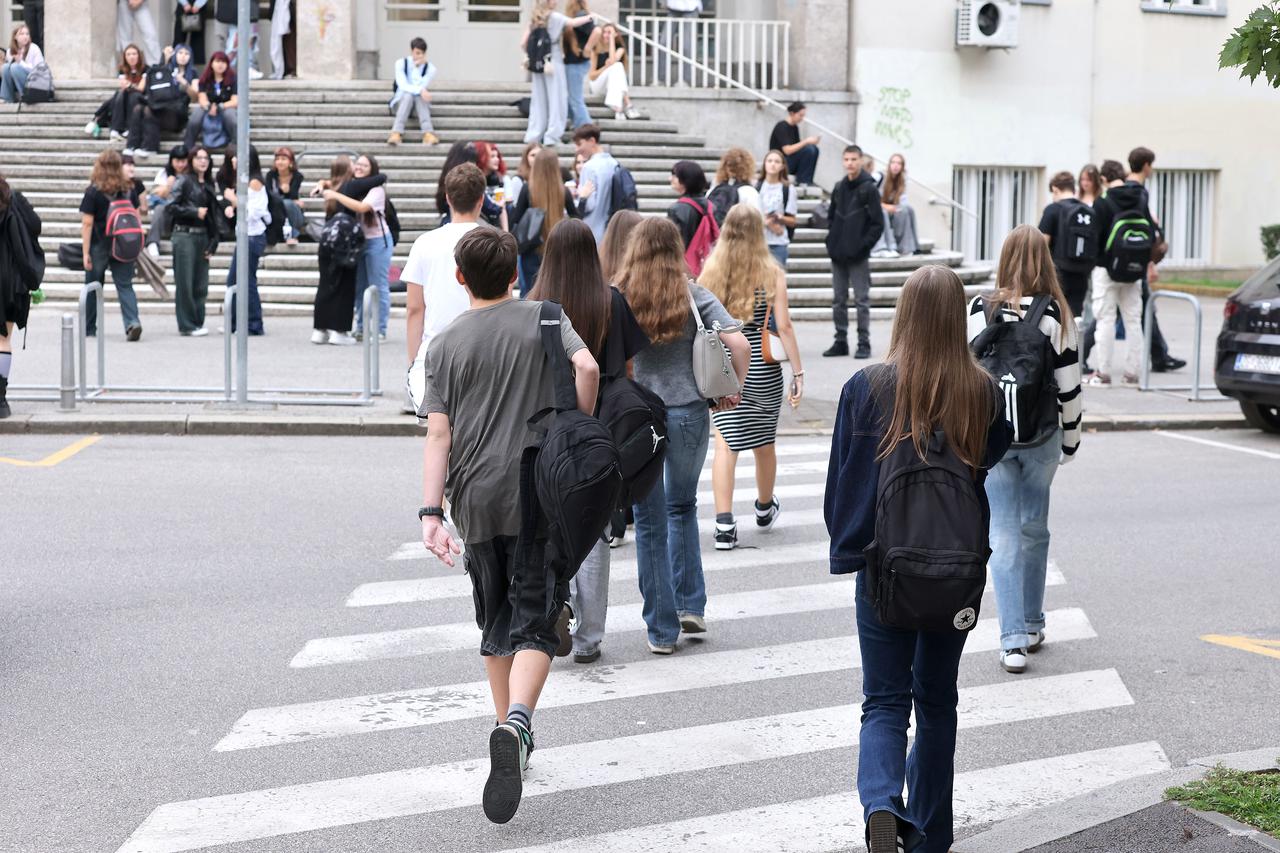 Zagreb: Počela nova školska godina, 444.500 učenika od danas u klupama