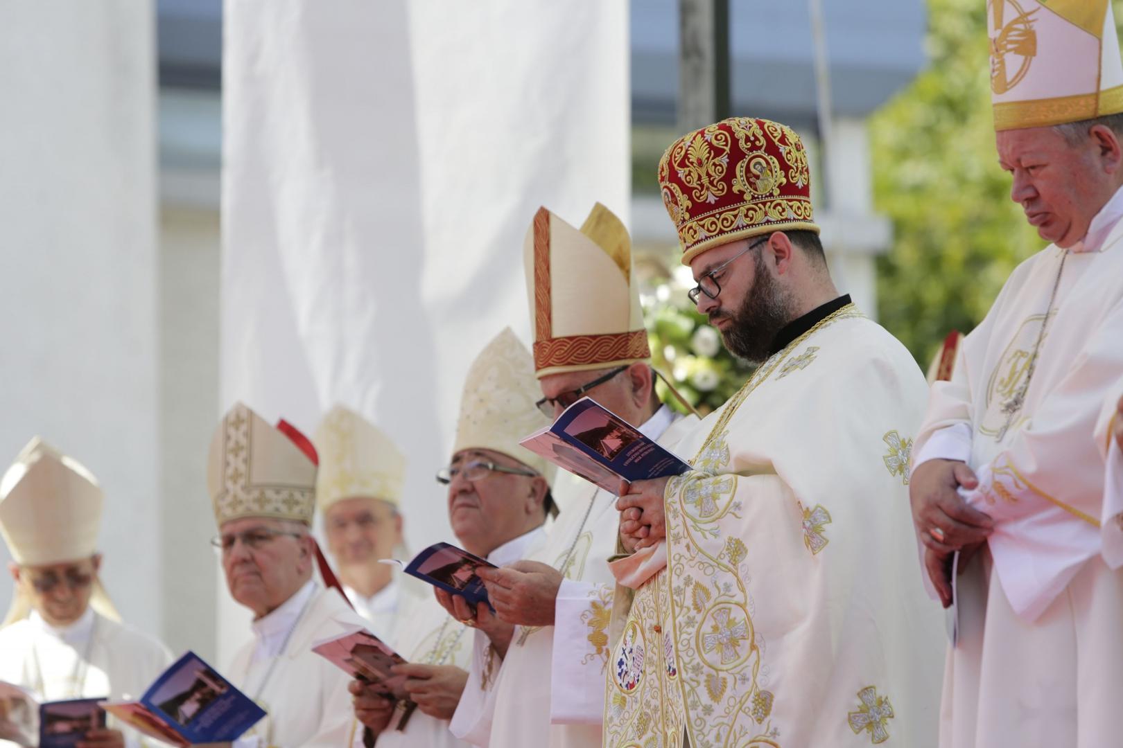 14.09.2020.,Mostar - Odlukom pape Franje ustolicen je novi mostarsko-duvanjski biskup, monsinjor Petar Palic. Crkvenom cinu primopredaje sluzbe ispred Mostarske katedrale Marije Majke Crkve prisustvovao je i premijer Andrej PlenkovicPhoto: Denis Kapetanovic/PIXSELL