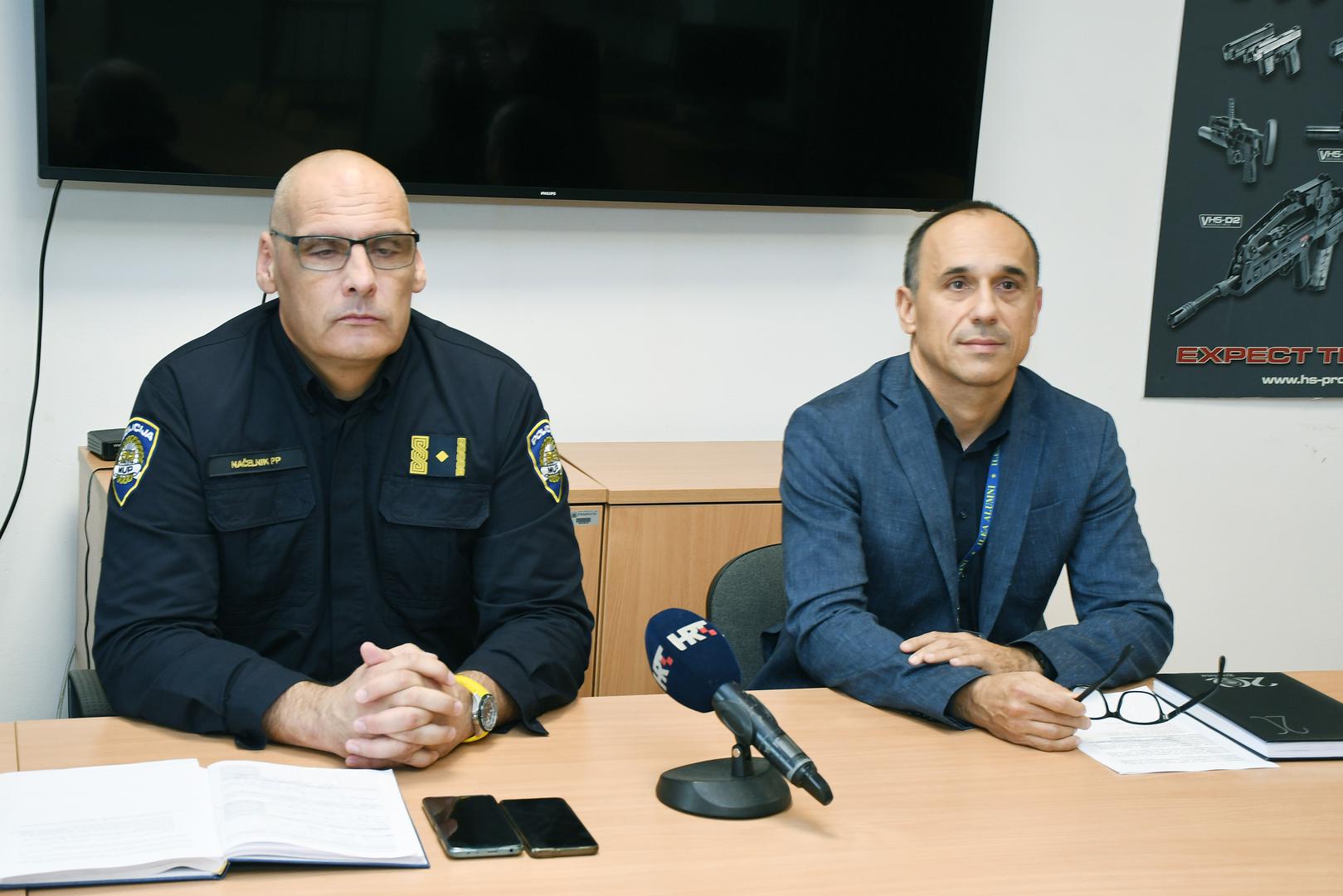 03.11.2023., Petrinja - Na izvanredoj konferenciji za medije Igor Pasanec, voditelj sluzbe kriminalisticke policije i Robert Ramuscak govorili su o akciji u kojoj su policijski sluzbenici Policijske postaje Petrinja dovrsili visemjesecno kriminalisticčko istrazivanje iz domene kriminaliteta droga kojom prilikom je pronadjena i oduzeta veca kolicina droge, kao i oprema koristena za proizvodnju. Photo: Nikola Cutuk/PIXSELL