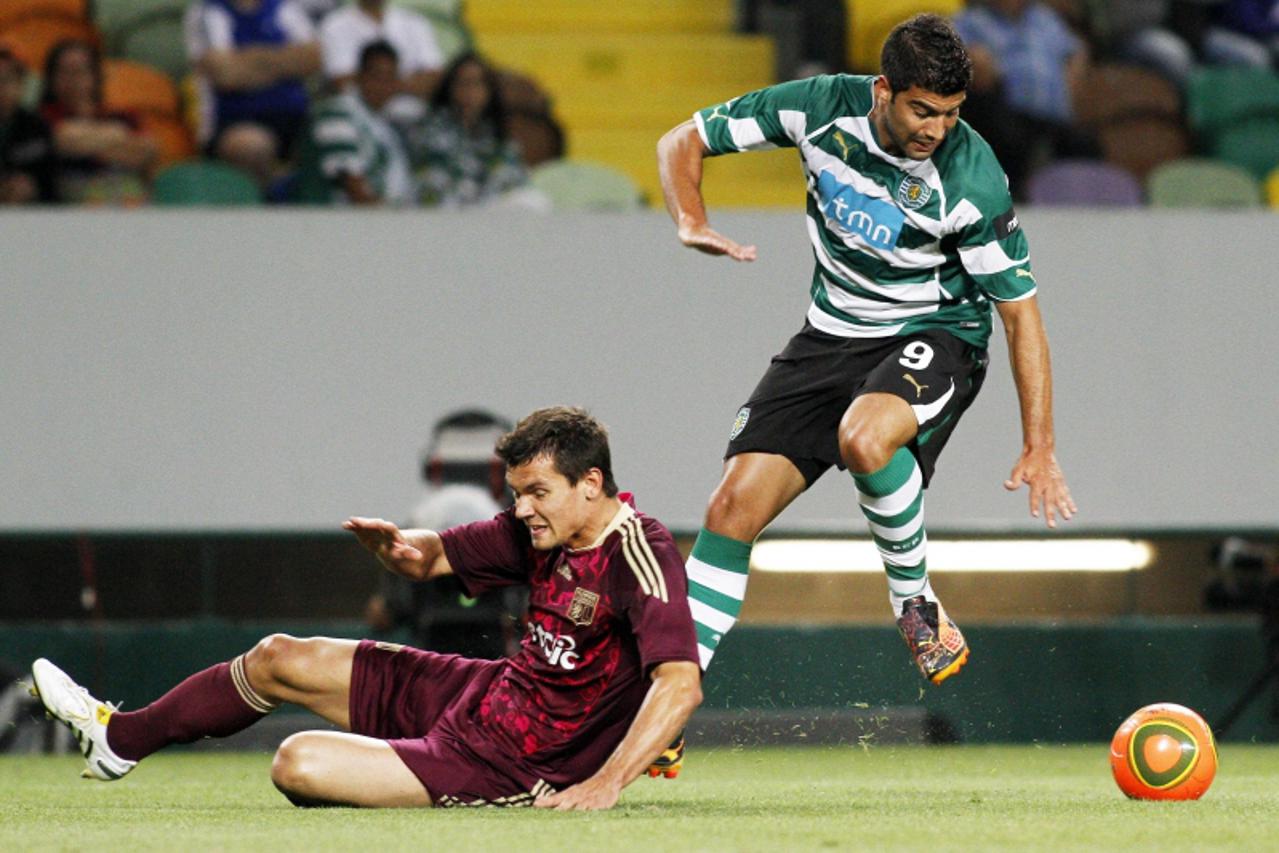 'Sporting players, Saleiro (R) fights for the ball with Olympique Lyon,  Lovren (L),  during their football game as part of the presentation for the 2010/2011 season, held at Alvalade Stadium in Lisbo
