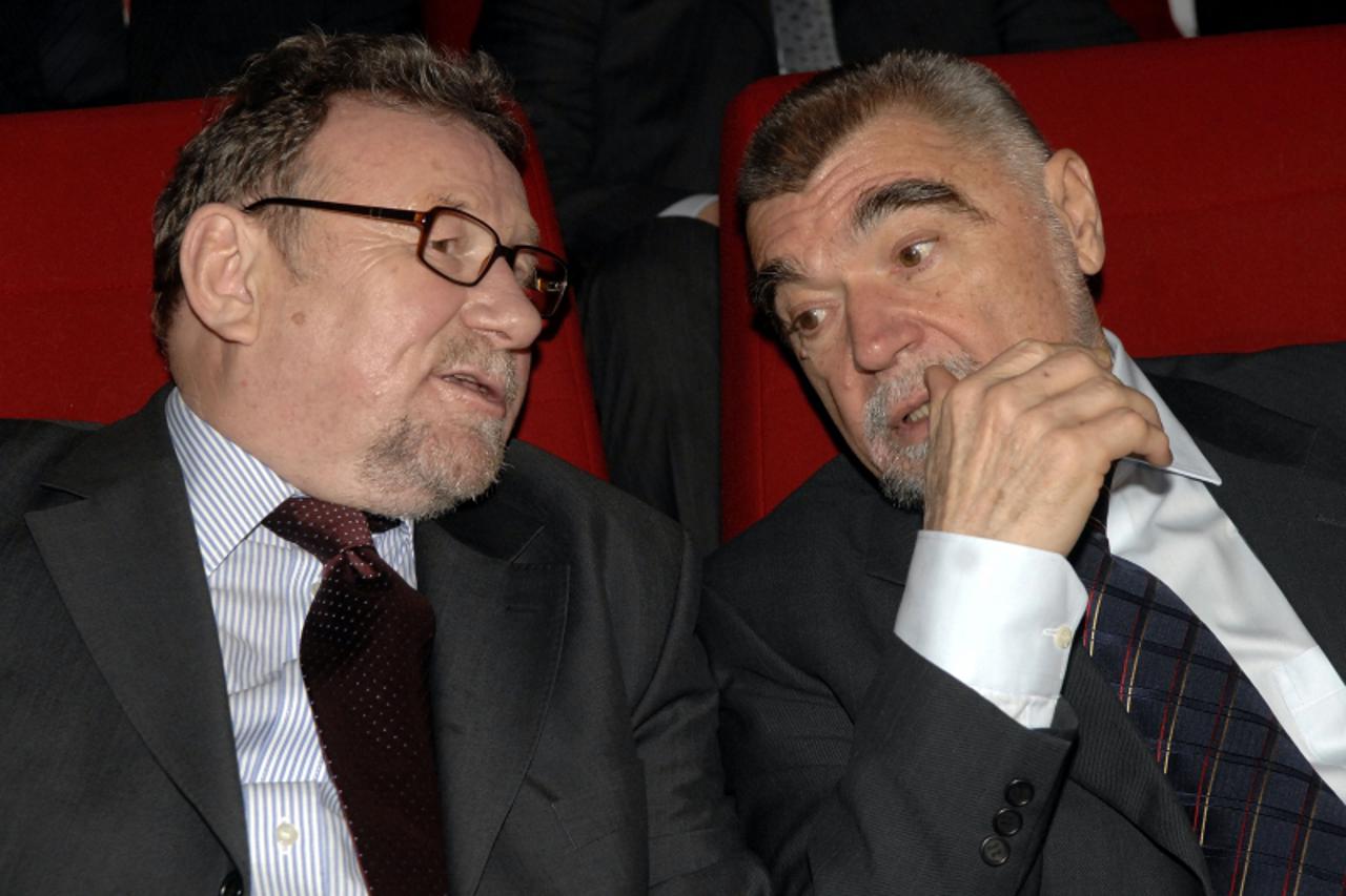 'gradska...zagreb...07.02.2008.  branimir centar, bc, cinestar, premijera filma zivi i mrtvi, predsjednik stipe mesic i vladimir seks,  foto: Goran Stanzl'