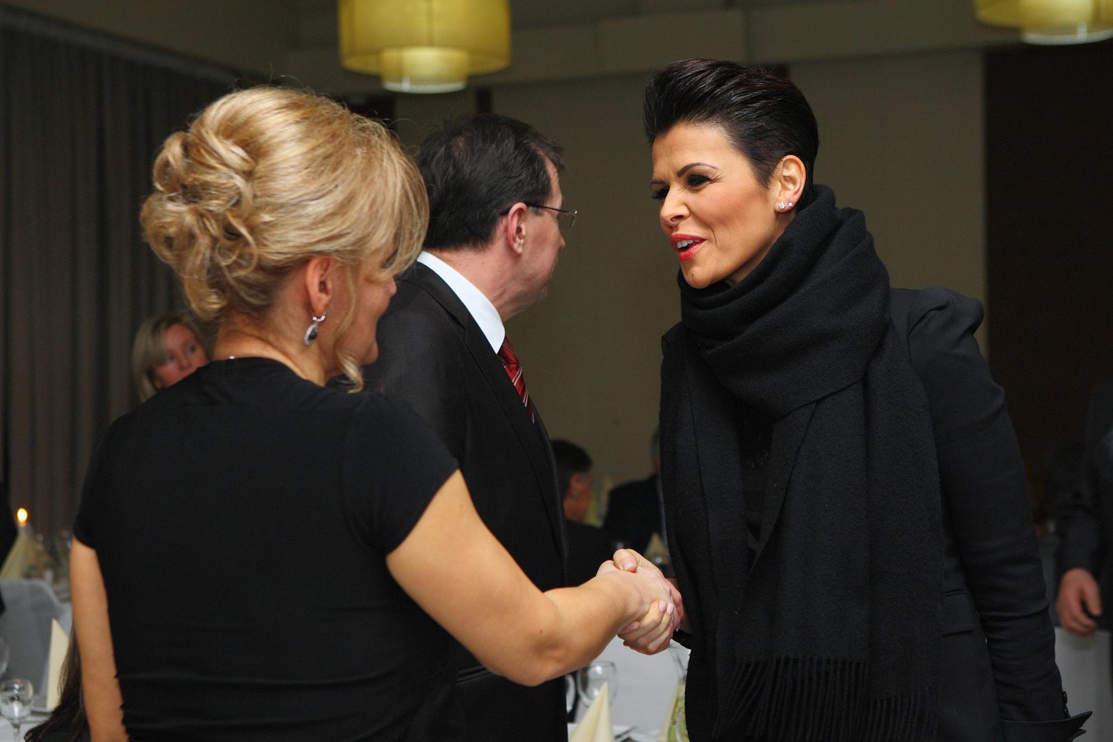 Nakon povratka kući, postala je omiljena u javnosti zbog svoje srdačnosti i iskrenosti. 