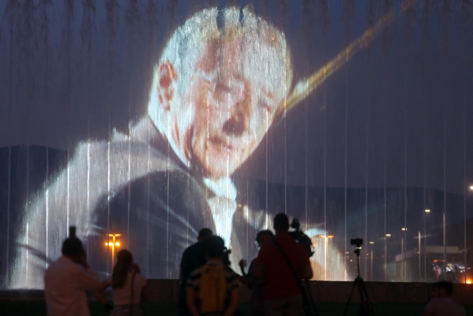 Današnji dan u potpunosti je posvećen velikanu hrvatske glazbe Oliveru Dragojeviću.