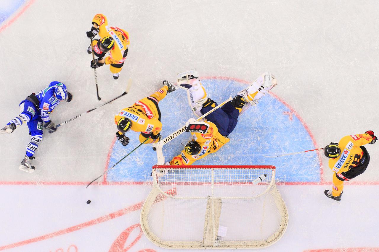 23.01.2011., Arena Zagreb, Zagreb - Arena Ice Fever. Hokejaska utakmica EBEL lige, Vienna Capitals - KHL Medvescak. Photo: Zeljko Lukunic/PIXSELL