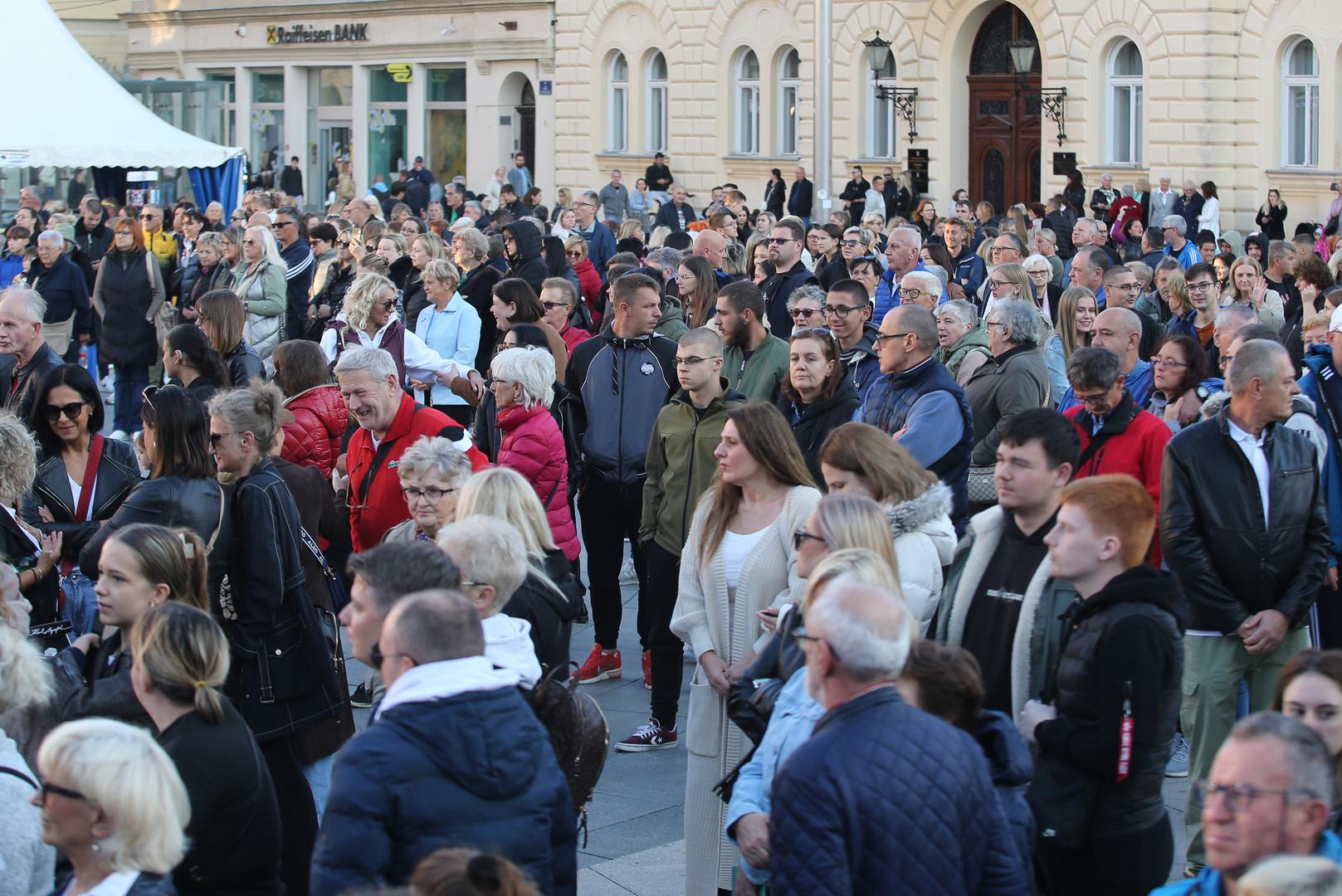 Bešlić je bio na liječenju na Kliničkom centru u Sarajevu pošto mu je dijagnosticiran tumor koji nije reagirao na terapiju.