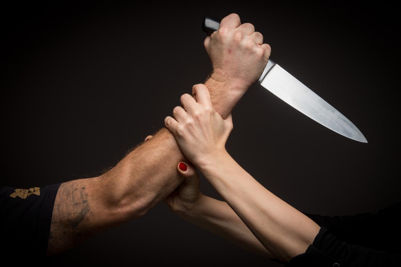 nož napad nasilje nasilnik