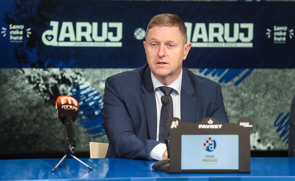 Zagreb: Humanitarna akcija "Daruj otkucaj života" u organizaciji udruge "Veliko srce malom srcu" i Dinamove zaklade