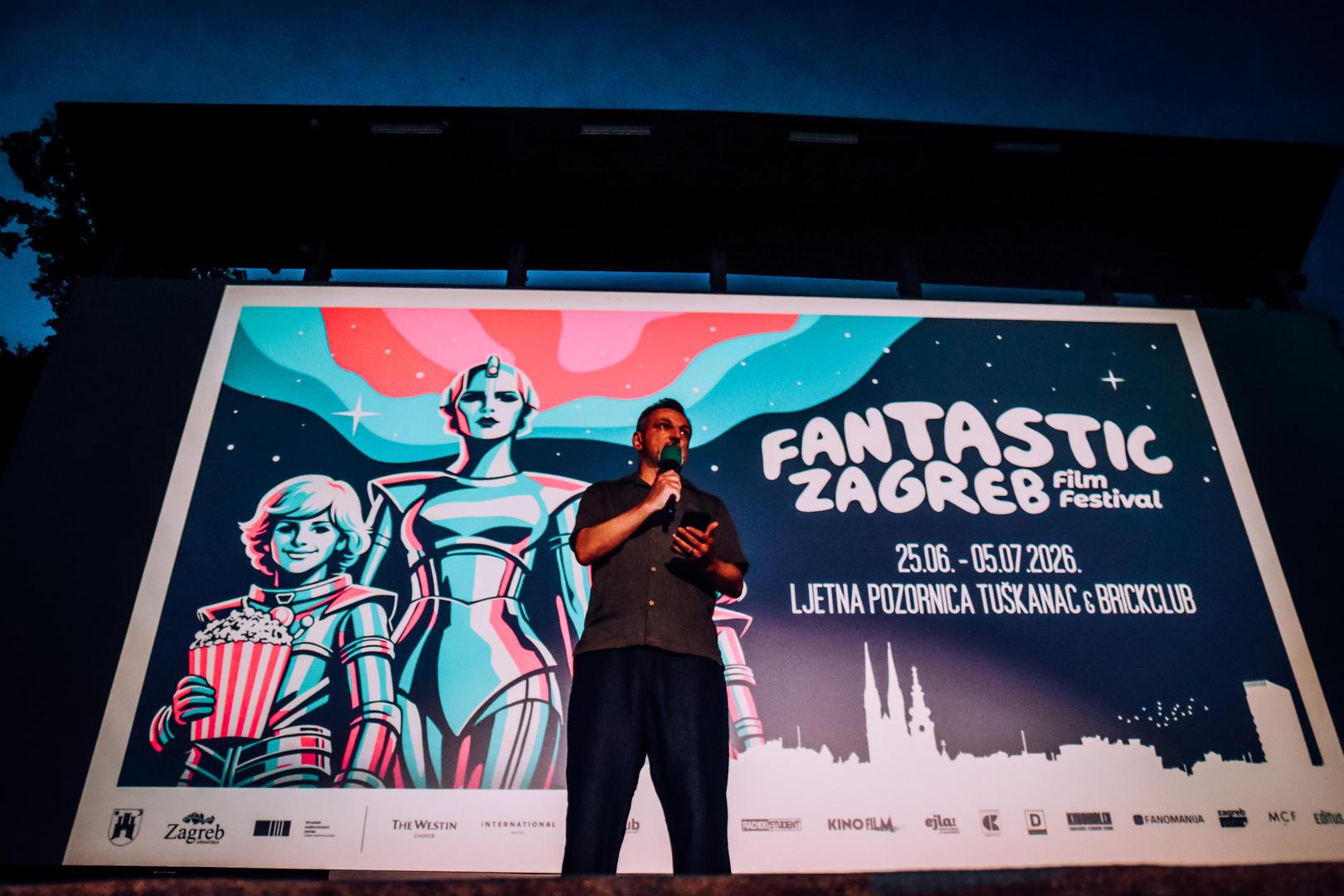 Prije projekcije publiku je pozdravio direktor festivala Stjepan Hundić, istaknuvši kako ovogodišnje izdanje donosi jedan od najatraktivnijih programa dosad