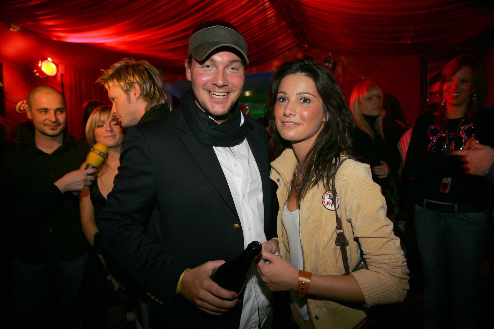  "Normalno sam živjela. Živimo u Hrvatskoj i apsolutno svatko tko želi imati privatnosti, može imati, većina ljudi koji se bavi javnim poslom. Onda bi normalno bilo da te netko primijeti i želi te pozdraviti ili ti reći da si puno mršaviji uživo nego na kameri ili takav neki komentar, ali meni to osobno nije smetalo niti sam imala problema s time', rekla je Anita.